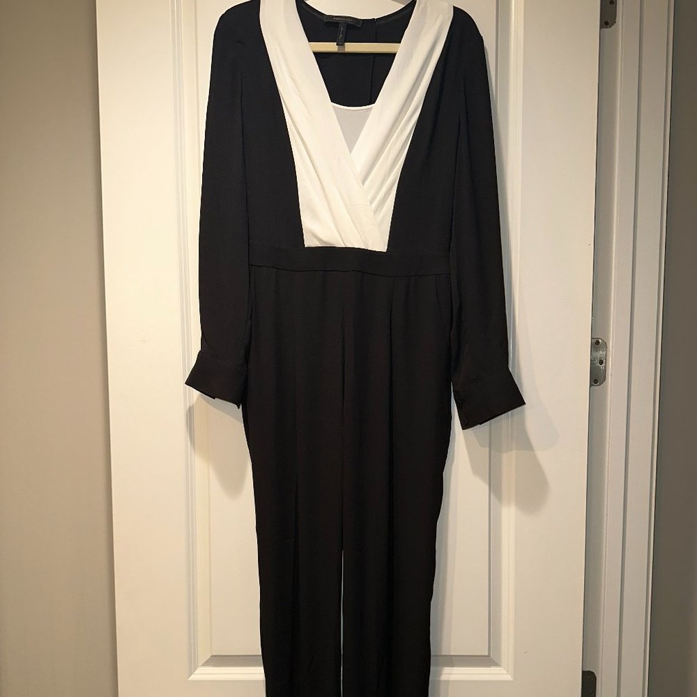 BCBG  MaxAzria Jumpsuit in black and white size 4